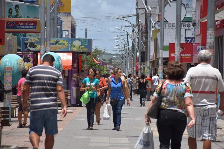 Comércio de Maceió aposta em diversidade de produtos e serviços para o Dia dos Namorados