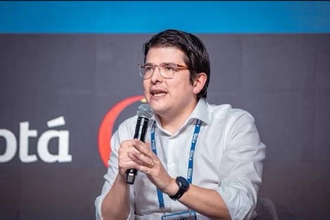 Pré-candidato baleado na Colômbia supera 1ª cirurgia, mas está em estado de ‘máxima gravidade’; tiros atingiram cabeça e joelho