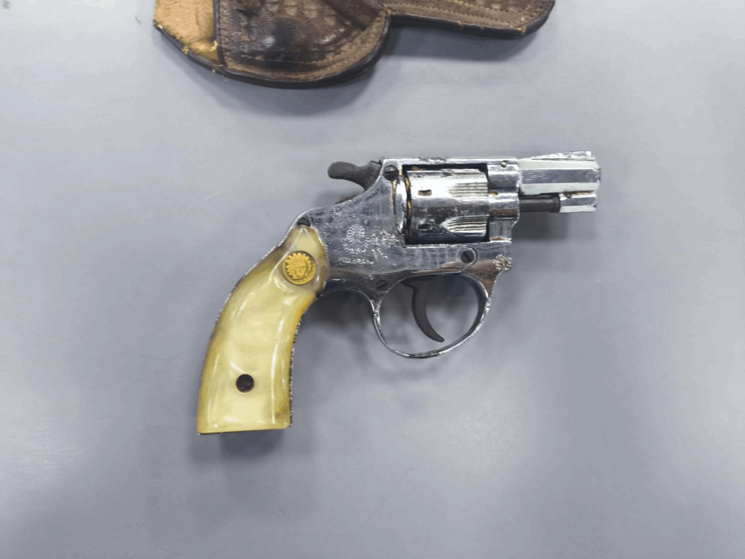 Jovem é flagrado com arma de fogo no aeroporto Zumbi dos Palmares