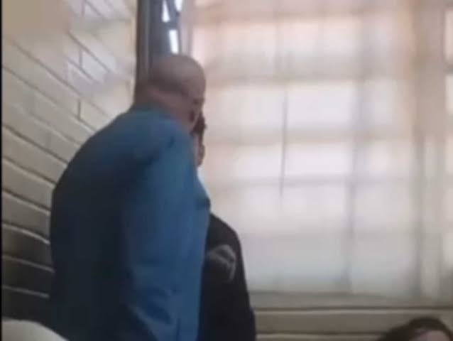 Professor é flagrado dando tapa em aluno em escola publica do DF
