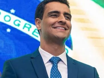 JHC RECUA DE DISPUTA AO GOVERNO DE AL E FECHA APOIO A RENAN FILHO