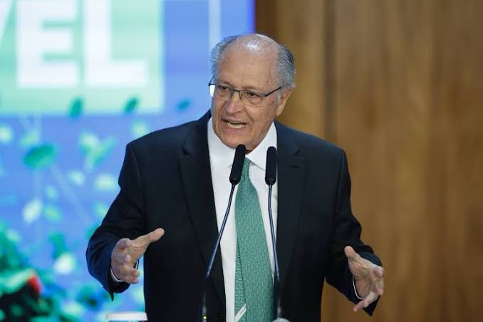 Empresários pedem ao governo que negocie com EUA adiamento do tarifaço, diz Alckmin