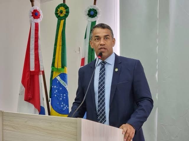 Relator vota pelo retorno de Siderlane Mendonça à Câmara de Maceió