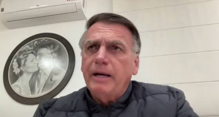 Não cogito pedir asilo, diz Bolsonaro à CNN após alegação final da PGR