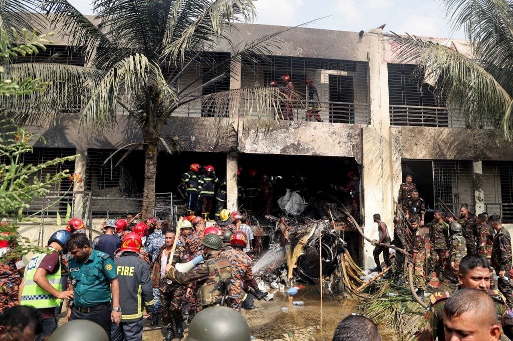 Avião de combate cai em escola em Bangladesh e deixa pelo menos 16 mortos, diz governo