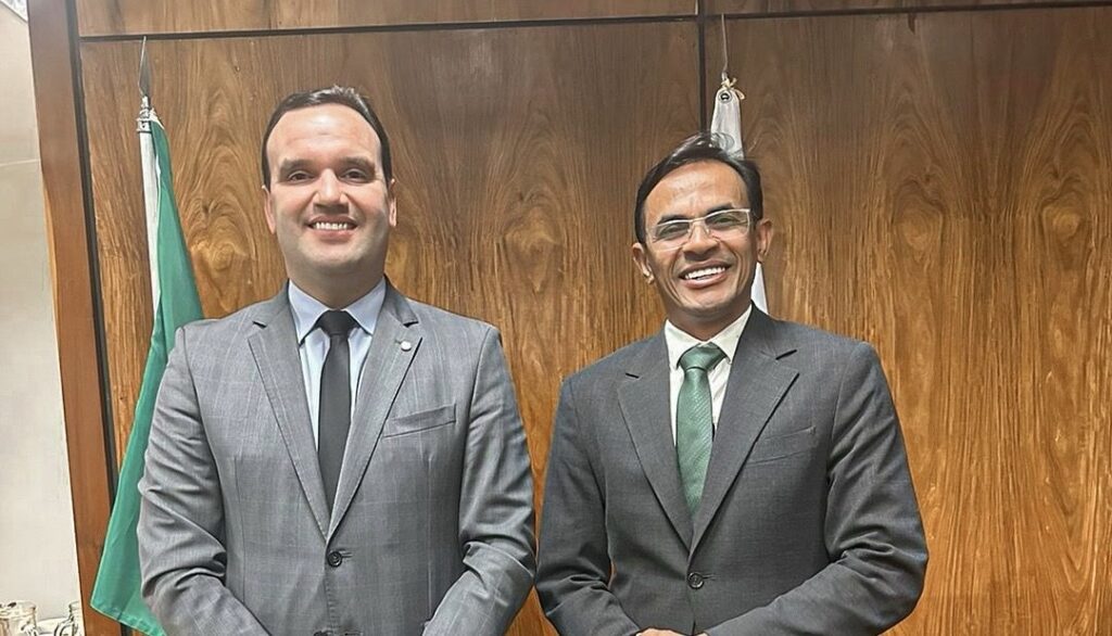 Em Brasília, buscando recursos para Messias