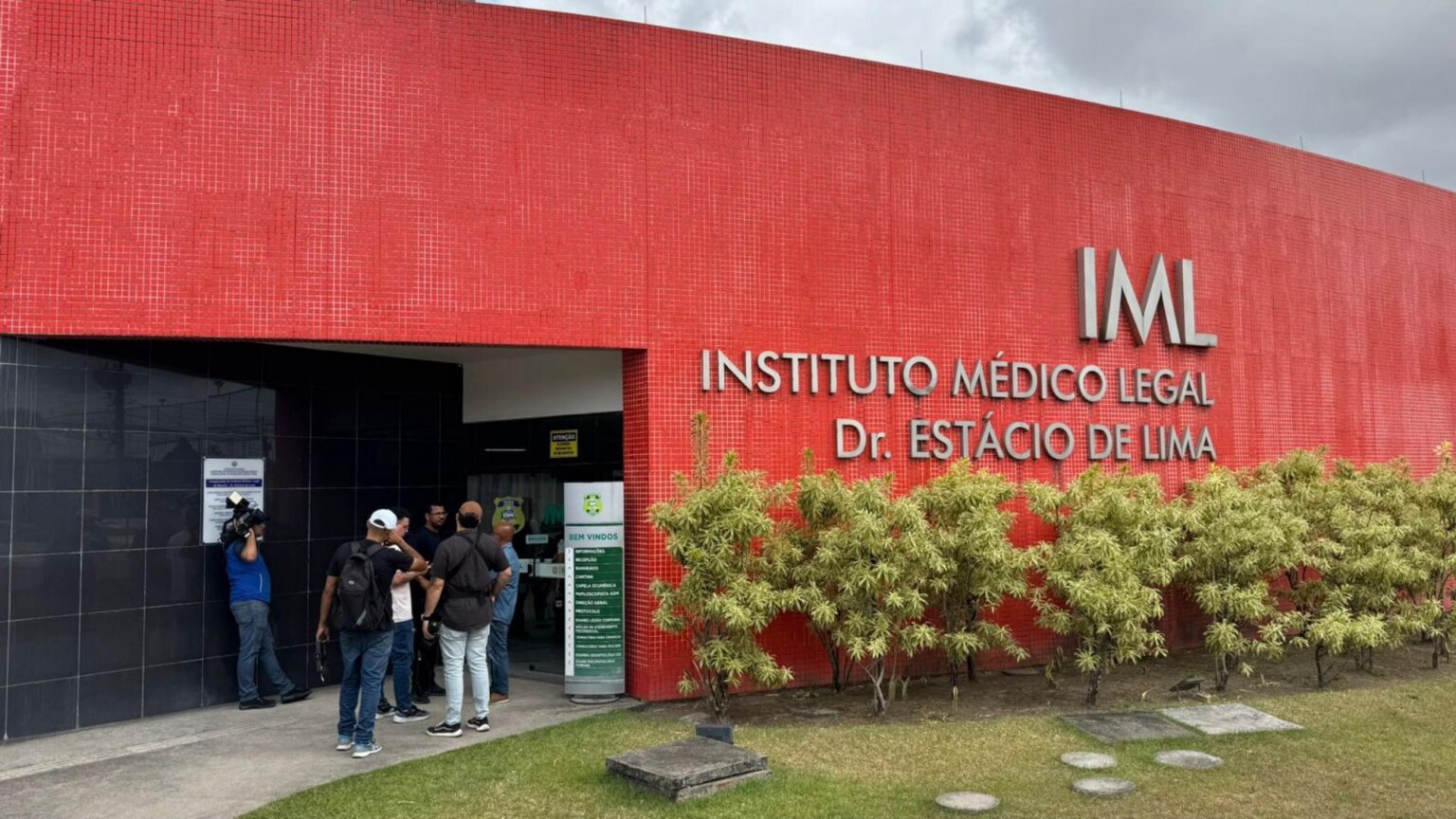 Exame cadavérico sugere morte por insuficiência respiratória aguda com causas multifatoriais