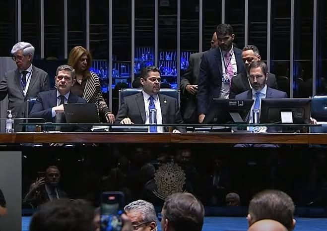 Senado aprova manter isenção de IR para quem ganha até 2 salários mínimos