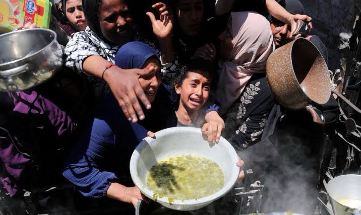 Mortes por fome chegam a 212 em Gaza, com 11 vítimas nas últimas 24 horas