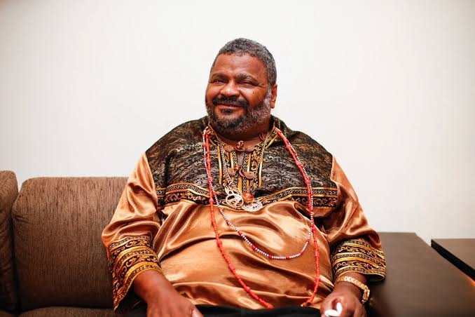 VELÓRIO DE ARLINDO CRUZ REÚNE MULTIDÃO NA QUADRA DA IMPÉRIO SERRANO