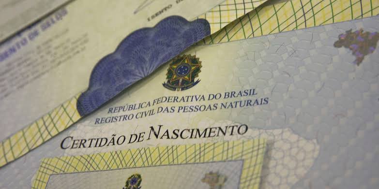 Quase 50 mil brasileiros lutam na Justiça para ter o pai na certidão