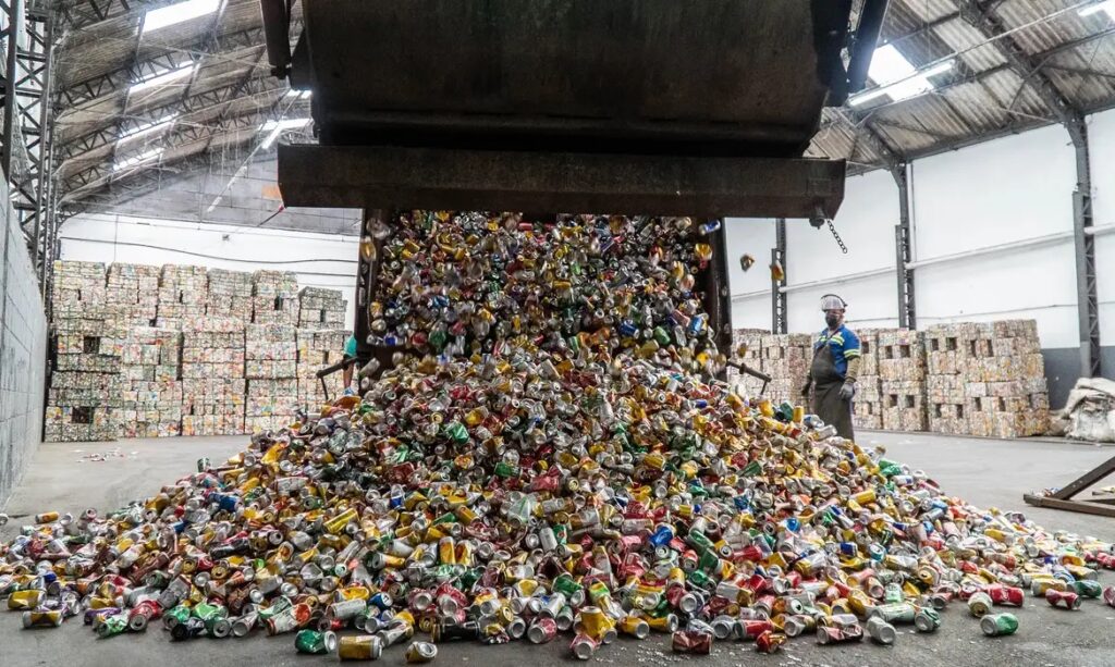 ECONOMIA CIRCULAR | Brasil reciclou 97,3% das latinhas de aluminio em 2024