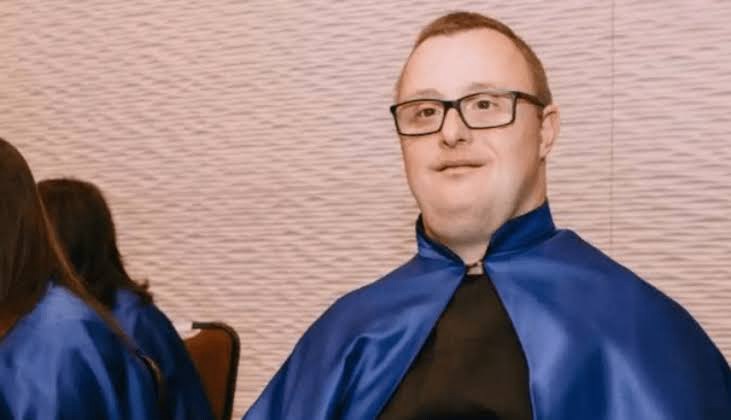 Estudante com síndrome de Down se forma em Publicidade aos 41 anos: “Sonho realizado”