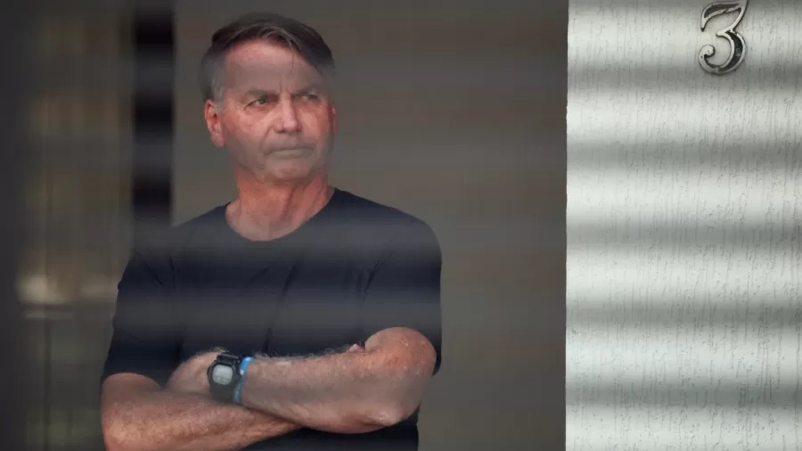 Bolsonaro encaminhou vídeos mais de 300 vezes para burlar Justiça, diz PF