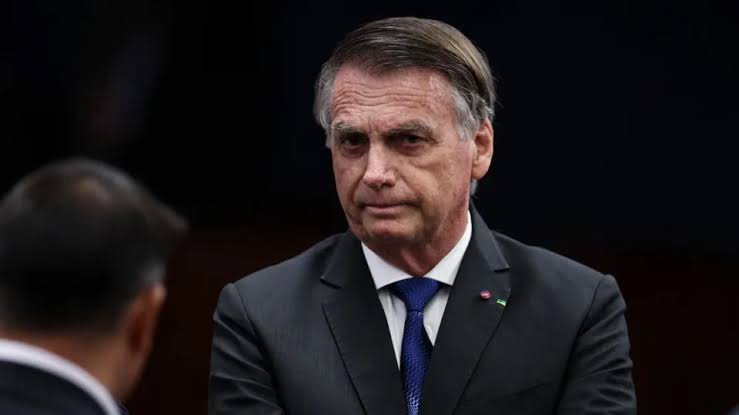 QUASE METADE NO PIX | Bolsonaro recebeu R$ 44 milhões desde 2023, sendo R$ 30 milhões em apenas um ano, aponta relatório da PF