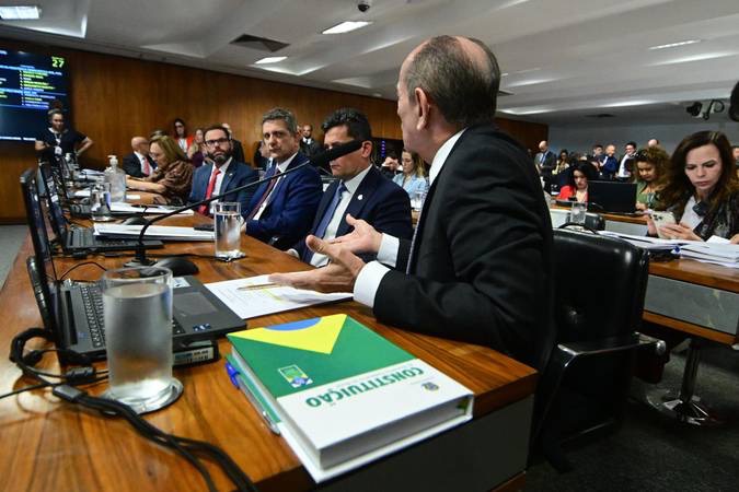 PROPOSTA INCLUI VOTO IMPRESSO | Senado vota novo Código Eleitoral com mudanças nas regras das eleições, cota para mulheres e prazo para valer em 2026