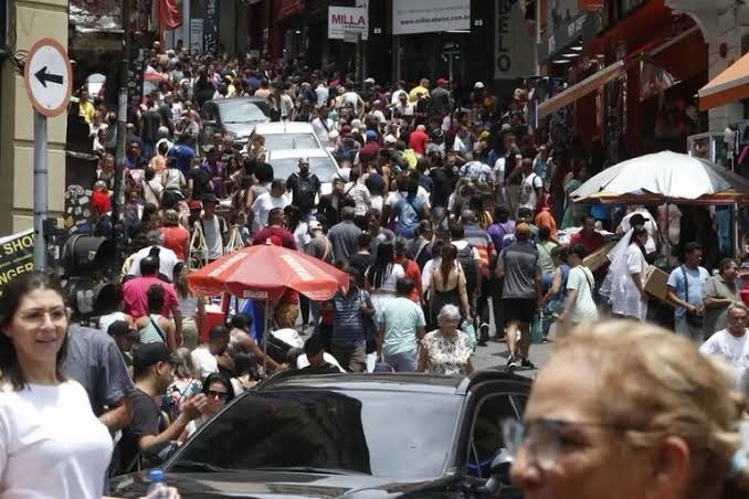 Brasil tem 213,4 milhões de habitantes, diz IBGE