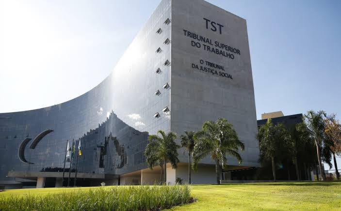 TST COMPRA CARRO DE R$ 346,5 MIL PARA CADA UM DOS 27 MINISTROS