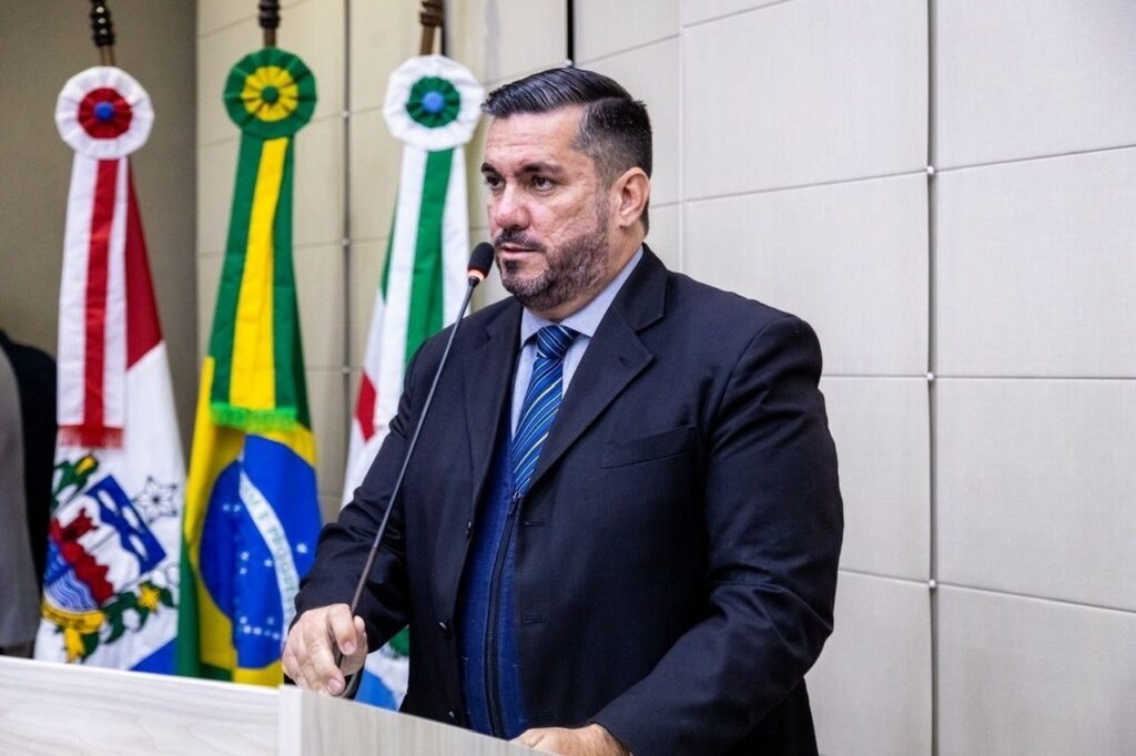 Leonardo Dias comemora medida que dá segurança a motoristas em Maceió