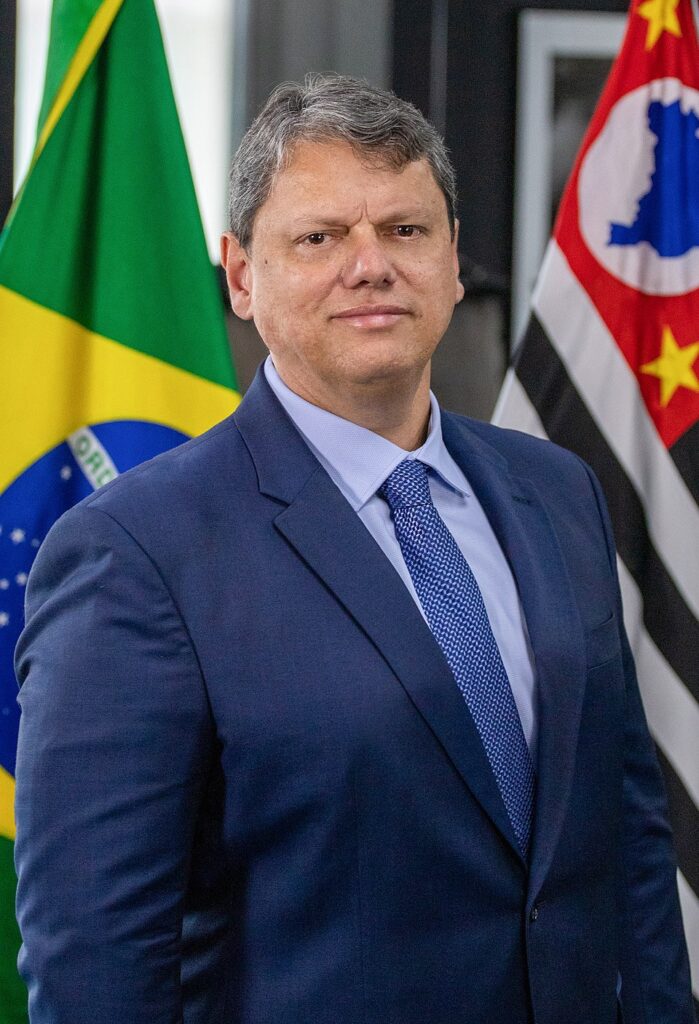 “NINGUÉM AGUENTA MAIS A TIRANIA DE MORAES”, DIZ TARCÍSIO EM ATO NA AVENIDA PAULISTA
