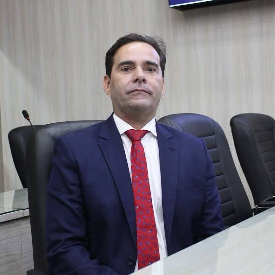Kelmann confirma candidatura a federal e chapa com Marina Candia, primeira-dama de Maceió