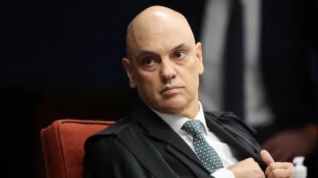‘O Brasil chega hoje com uma democracia forte, diz Moraes ao abrir fala em julgamento