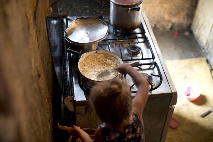Em dois anos, 14 milhões de brasileiros superam linha da pobreza