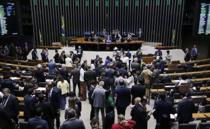 CÂMARA DEIXA ISENÇÃO DE IMPOSTO DE RENDA DE LADO E APROVA BLINDAGEM PARA PARLAMENTARES EM PRIMEIRO TURNO