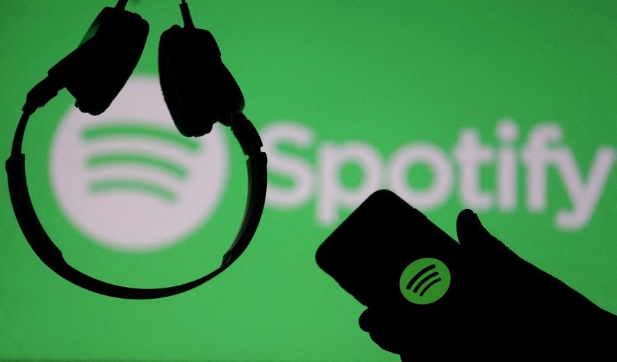 Usuários do plano gratuito do Spotify poderão escolher qual música querem escutar
