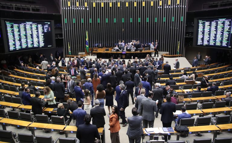 Câmara aprova MP que cria o programa Agora Tem Especialistas