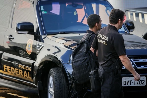 Esposa do delegado-geral de Alagoas é alvo da PF por fraude no CNU