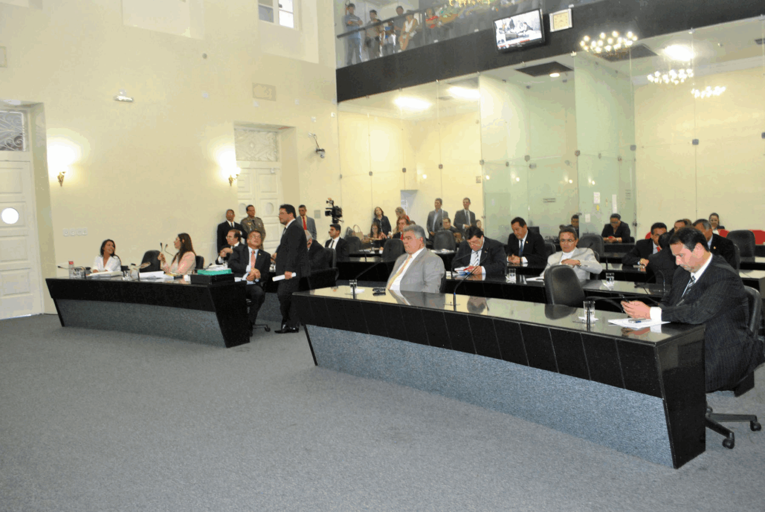 Aprovado projeto que exige certidão de antecedentes para quem trabalha com o público infantojuvenil