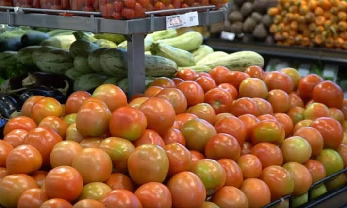 Tomate, açúcar e arroz puxam queda no preço da cesta básica em setembro