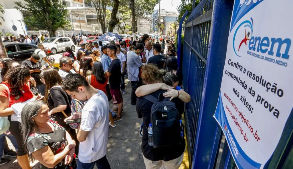 ENEM | 4,8 milhões de candidatos enfrentam provas de linguagens, ciências humanas e redação