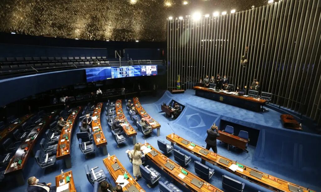 VAI À SANÇÃO PRESIDENCIAL | Senado aprova projeto que proíbe descontos em benefícios do INSS