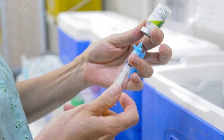Técnica de enfermagem é investigada por vender vacina do SUS por até R$ 700 na Barra de São Miguel