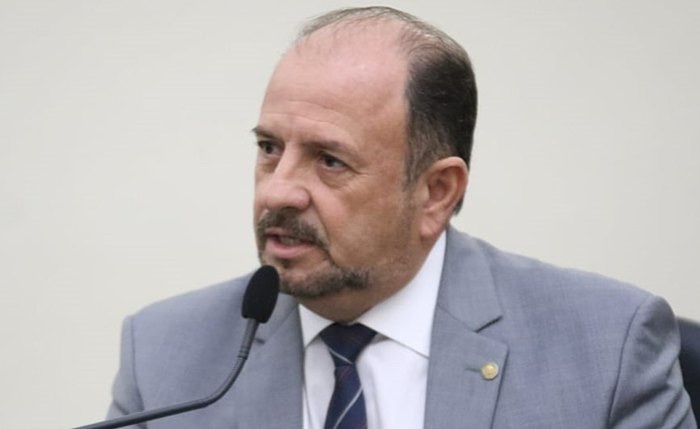Briga judicial de Antonio Albuquerque pode não render mandato ao filho Nivaldo