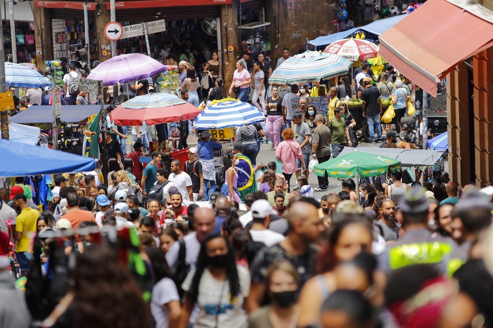 Desemprego cai a 5,4% e atinge menor patamar da série histórica, aponta IBGE