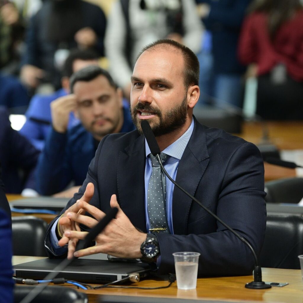 GENIAL/QUAEST: EDUARDO BOLSONARO TEM A MAIOR REJEIÇÃO, SEGUIDO POR MICHELLE E JAIR