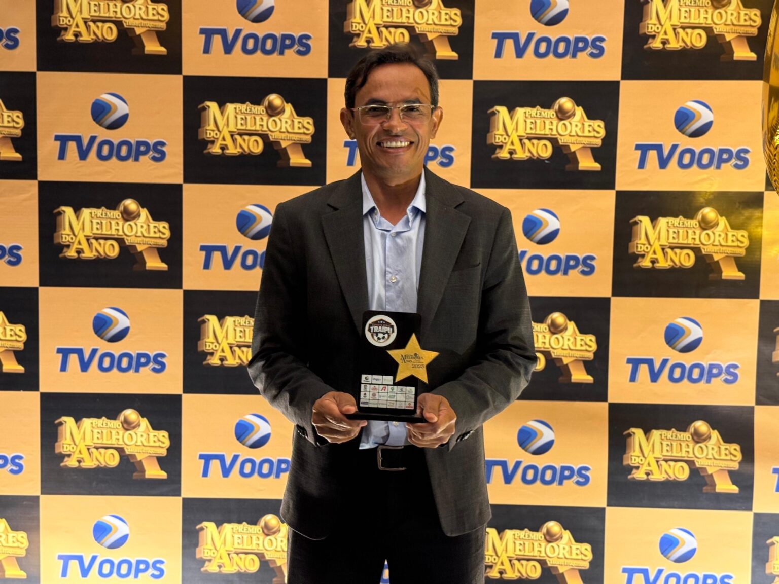 PREFEITO MARCOS SILVA RECEBE TROFÉU IMPRENSA 2025