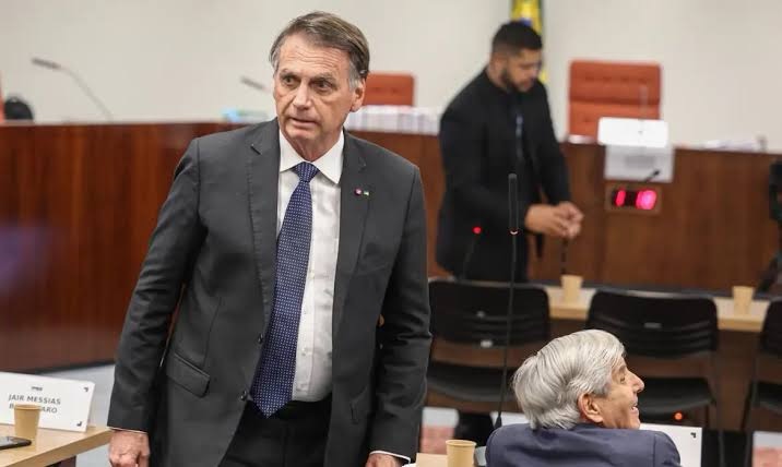 Bolsonaro deve cumprir pena até 2052 e terá direito a semiaberto em 2033, diz Vara de Execuções Penais