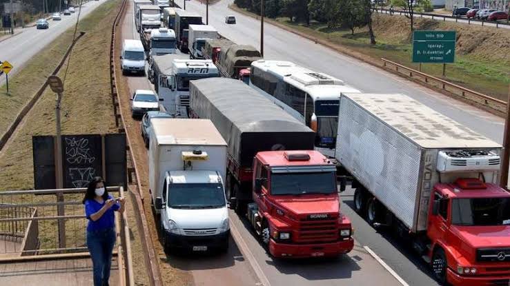 Caminhoneiros planejam parar o Brasil nesta quinta-feira (4)