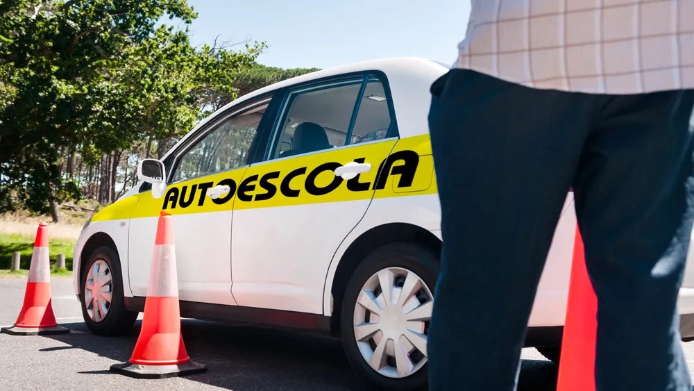 Bolsonarista tenta retomar obrigatoriedade de autoescolas