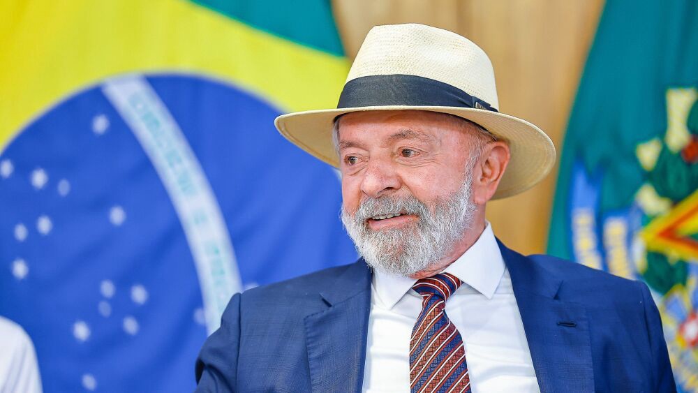 Lula passa por exames e fará cirurgia de catarata nesta sexta (30/1)