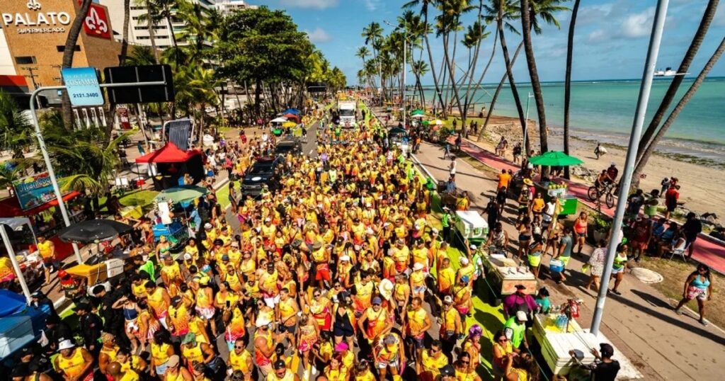 Bloco Paparico promete arrastar uma multidão no domingo (01), na orla de Maceió ao som de Sergynho Pimenta