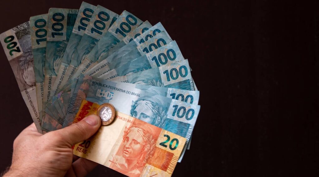 Salário minimo de R$ 1.621 começa a valer nesta quinta