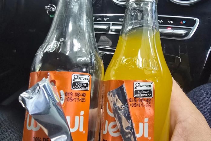 Consumidor denuncia validade coberta por etiqueta em refrigerante vendido em supermercado de Maceió