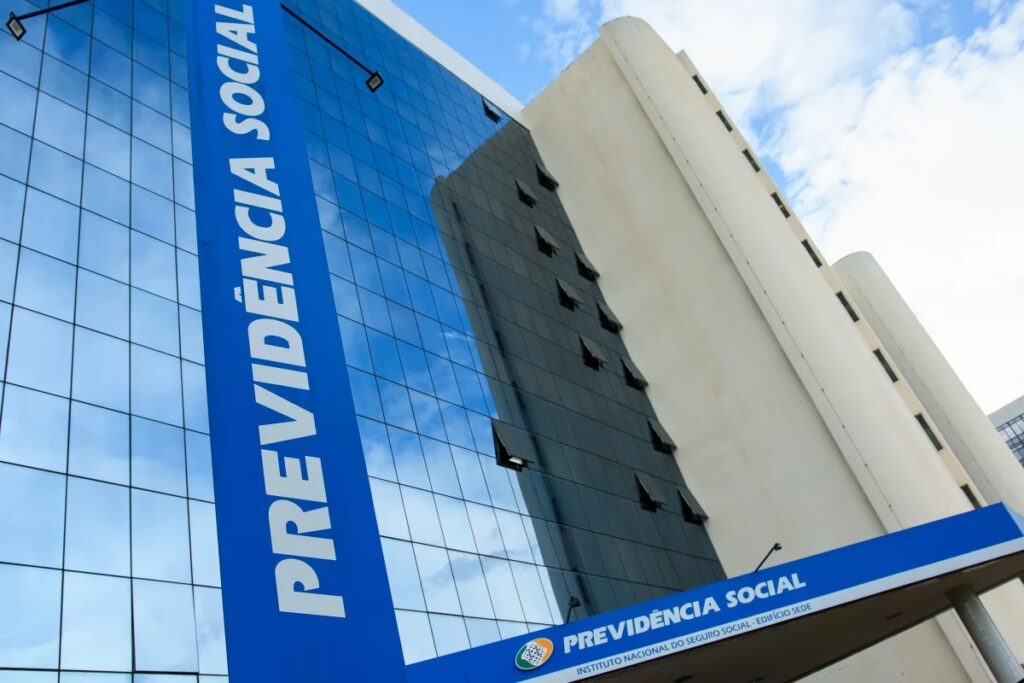 Teto do INSS sobe para R$ 8.475; veja valores acima do salário mínimo