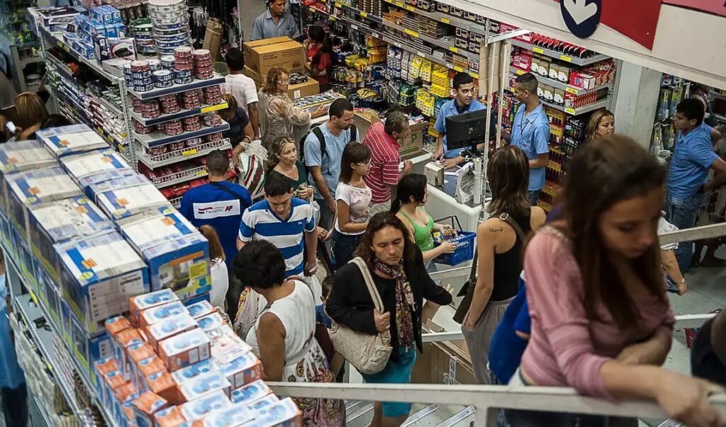 Isenção do IR e dólar baixo impulsionam poder de compra em início de ano