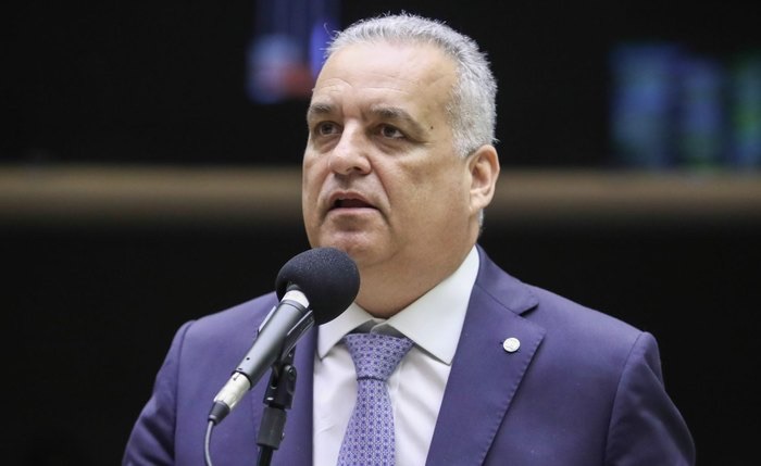 Disputa ao Senado ganha novos contornos com possível candidatura de Gaspar